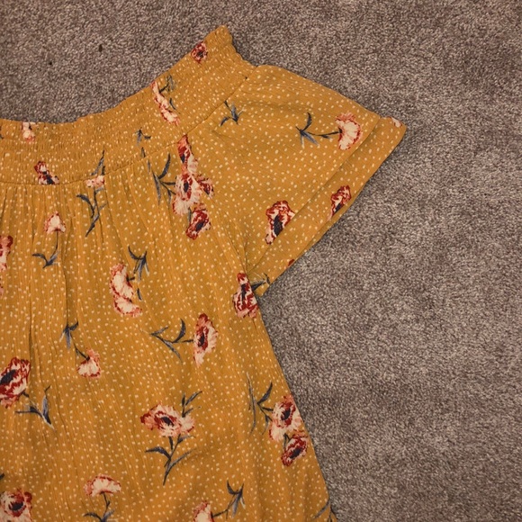 Yellow Top - Picture 3 of 4